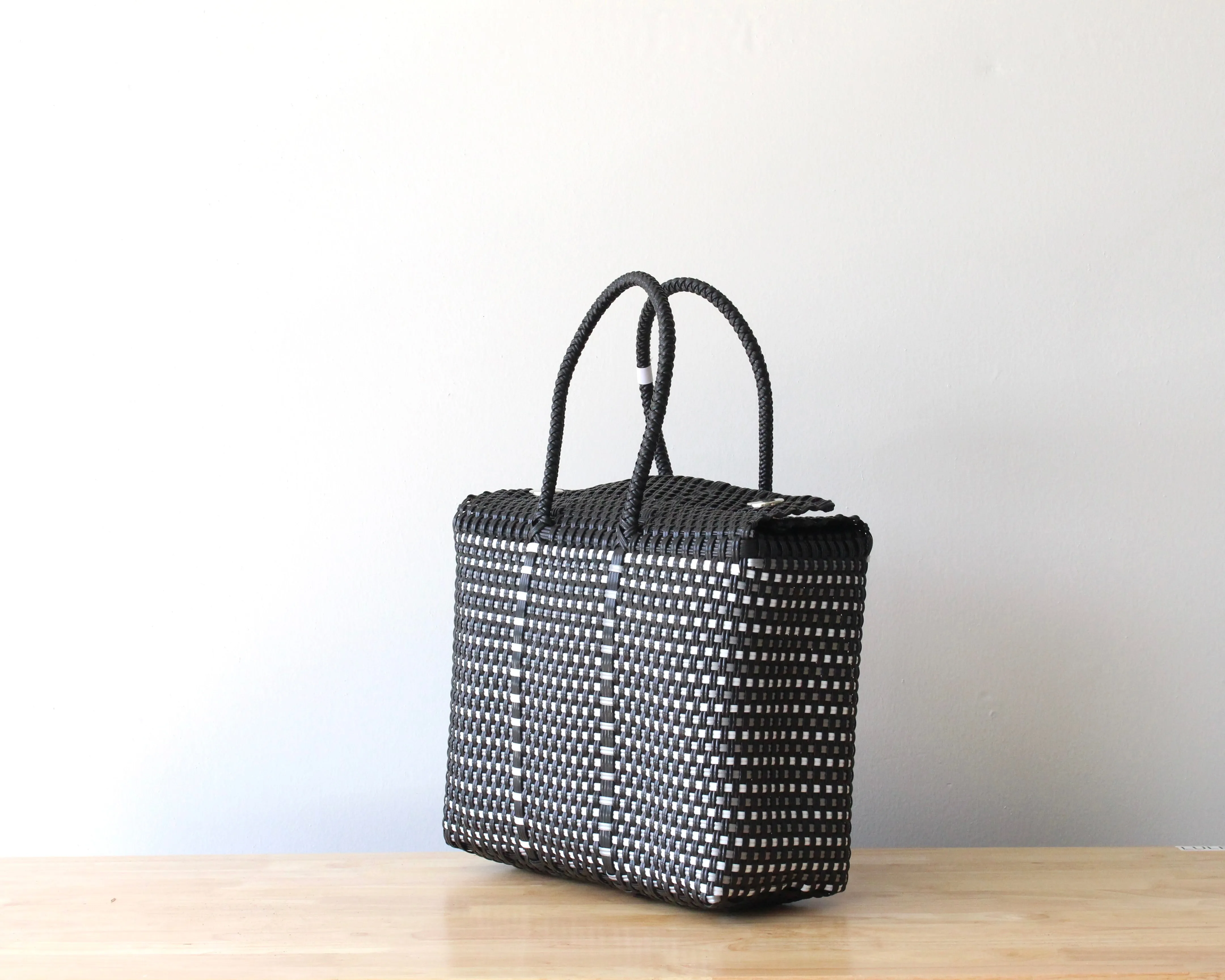 Black and White Handbag by MexiMexi