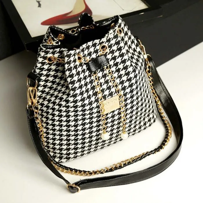 HALLIE’S HOUNDSTOOTH TOTE