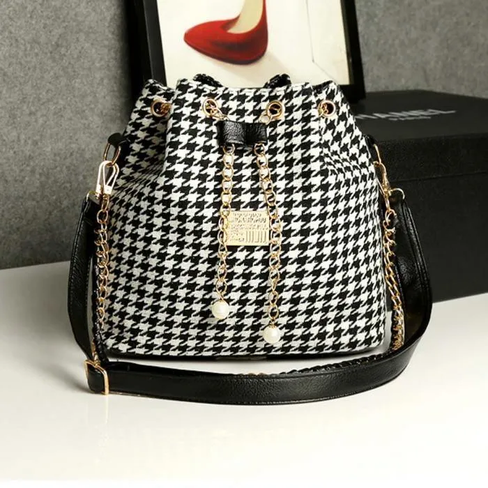 HALLIE’S HOUNDSTOOTH TOTE