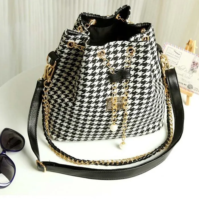 HALLIE’S HOUNDSTOOTH TOTE