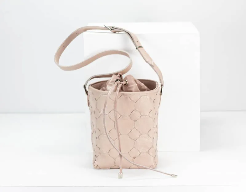 Helon bucket bag - Handwoven powder pink leather