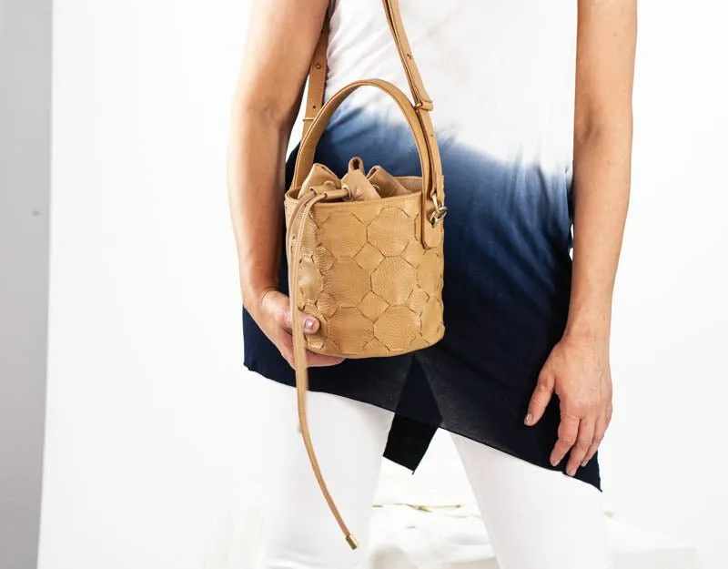 Helon mini bucket bag - Handwoven caramel leather