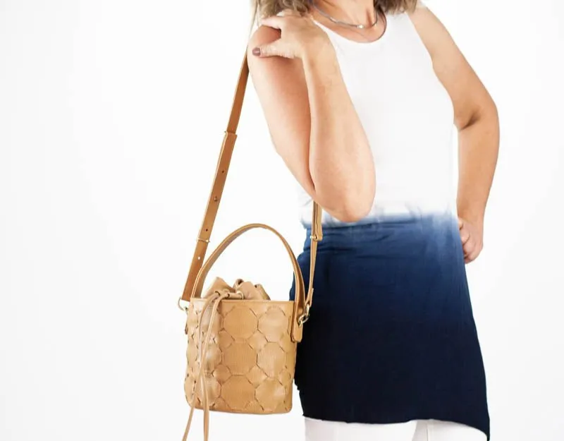 Helon mini bucket bag - Handwoven caramel leather