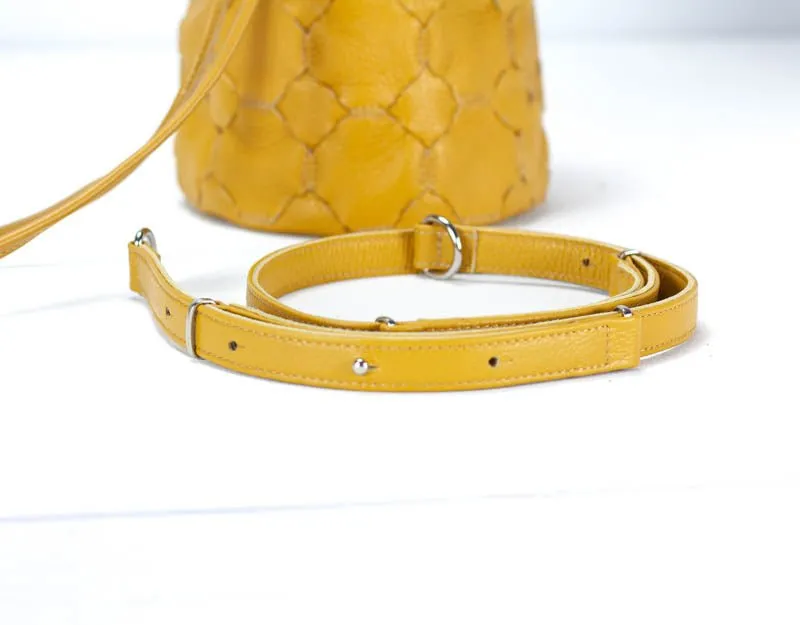 Helon mini bucket bag - Handwoven yellow leather